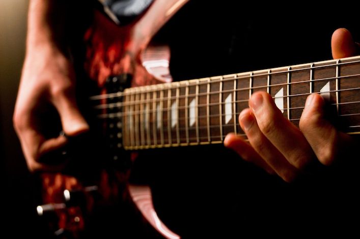 Electric_guitar_(477101105)
